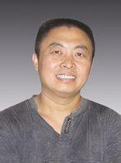 雕塑家郑玉奎